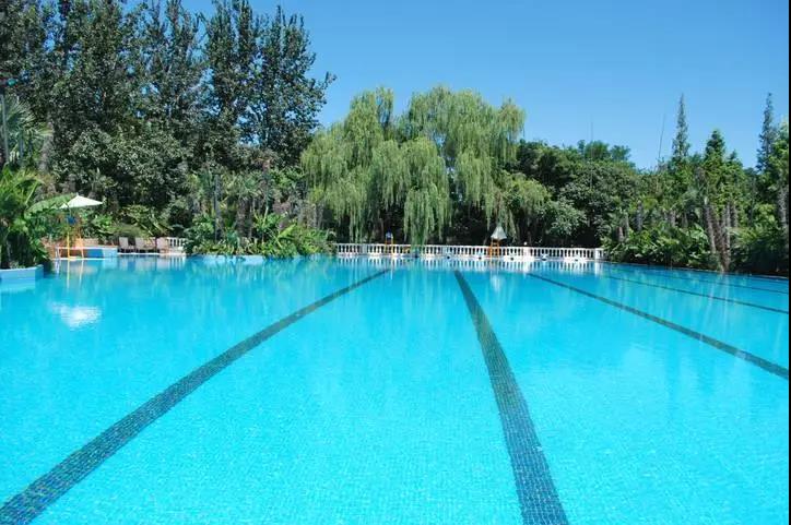 <b>小區(qū)游泳池配套設(shè)備需要哪些？</b>