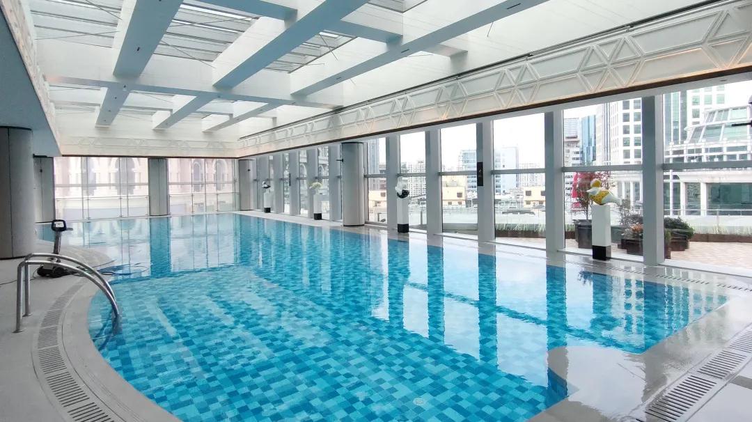 <b>上海酒店界又迎來了一個低氯泳池，就在南京東路！</b>