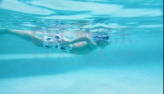 游泳館的水用什么消毒效果好？