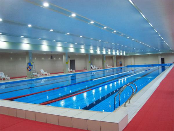 學(xué)校游泳池水質(zhì)怎么處理更干凈？