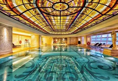 室內(nèi)游泳館用什么除濕好？.