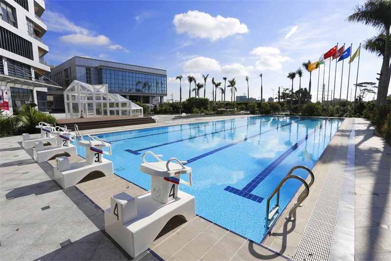 如何為學(xué)校打造一個安全、舒適的游泳池？