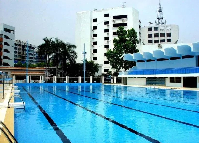 泳池清潔新管家！智能游泳池機(jī)器人讓清潔變成悠閑享受！