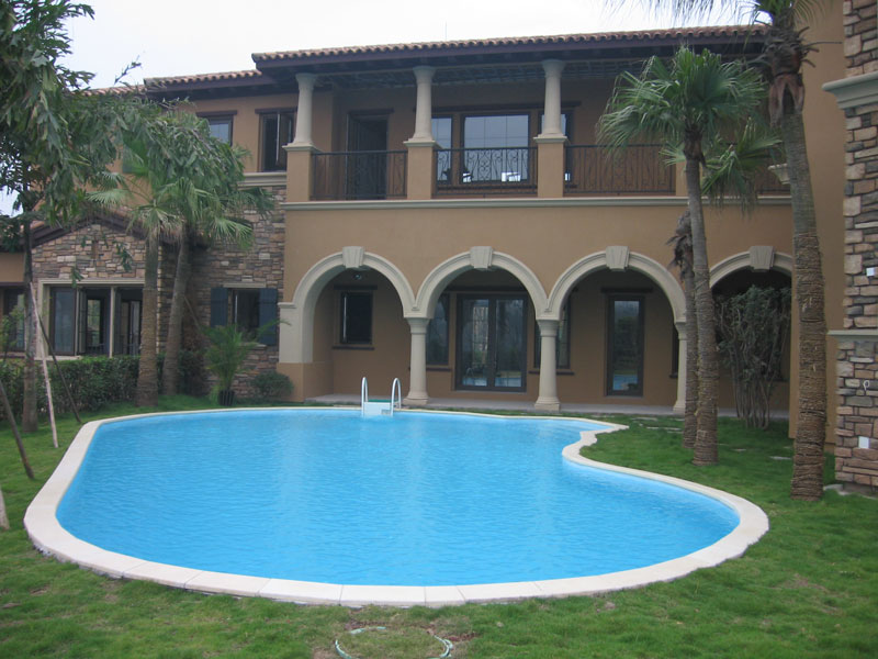 別墅自建泳池，水處理設(shè)備選一體化的好還是傳統(tǒng)的好？