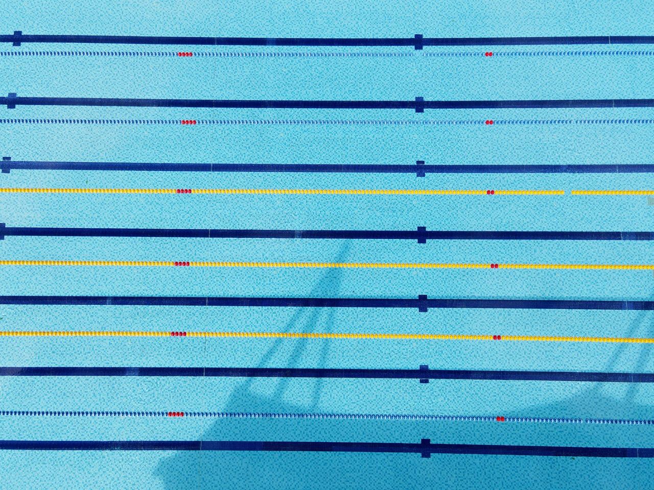 游泳池工程公司哪家好？從“消毒水味”說起