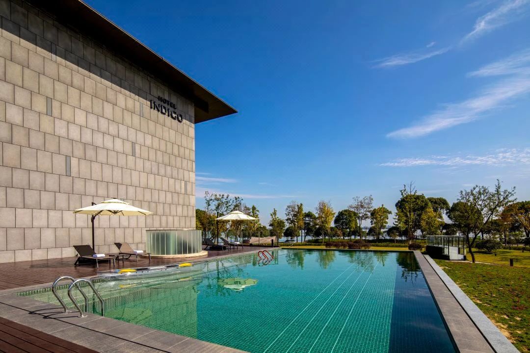 別墅露天游泳池設(shè)計,別墅游泳池設(shè)計,游泳池設(shè)計公司,別墅游泳池公司